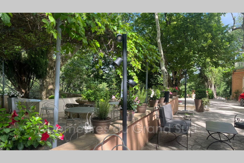 vente  – NR pièces – NR chambres – 4  – 850.00 m²