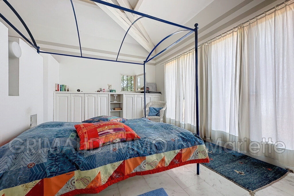 vente villa provençale 6 Pièce(s) – 6 pièces – 5 chambres – 4  – 180.00 m²