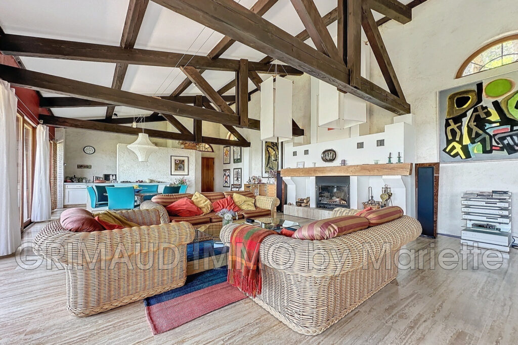 vente villa provençale 6 Pièce(s) – 6 pièces – 5 chambres – 4  – 180.00 m²