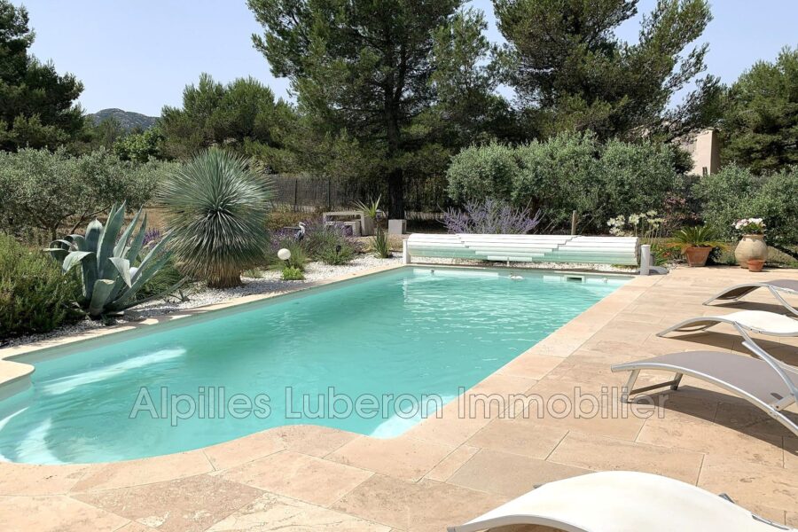 Maison à louer à Eygalières