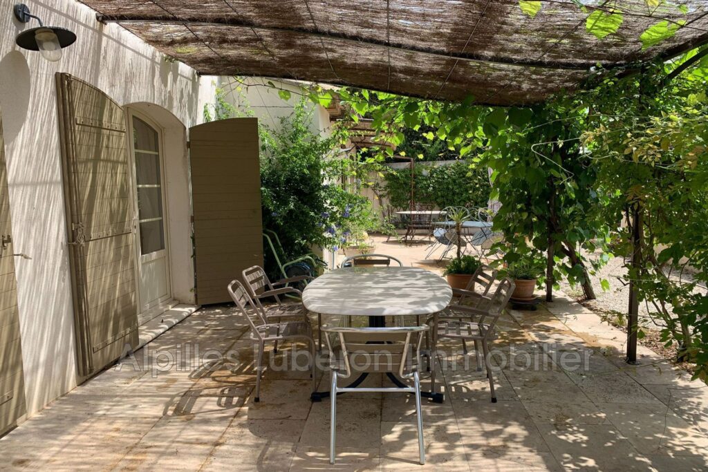 location saisonnière villa provençale 6 Pièce(s) – 6 pièces – 4 chambres – 4  – 147.00 m²