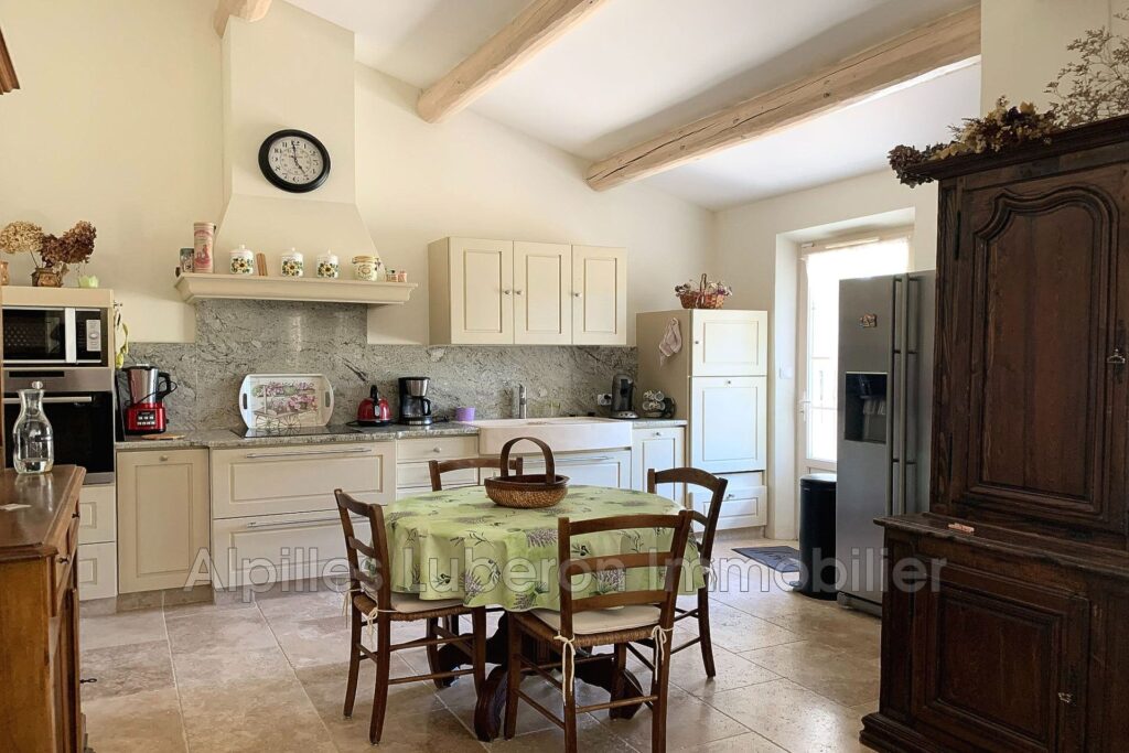 location saisonnière villa provençale 6 Pièce(s) – 6 pièces – 4 chambres – 4  – 147.00 m²