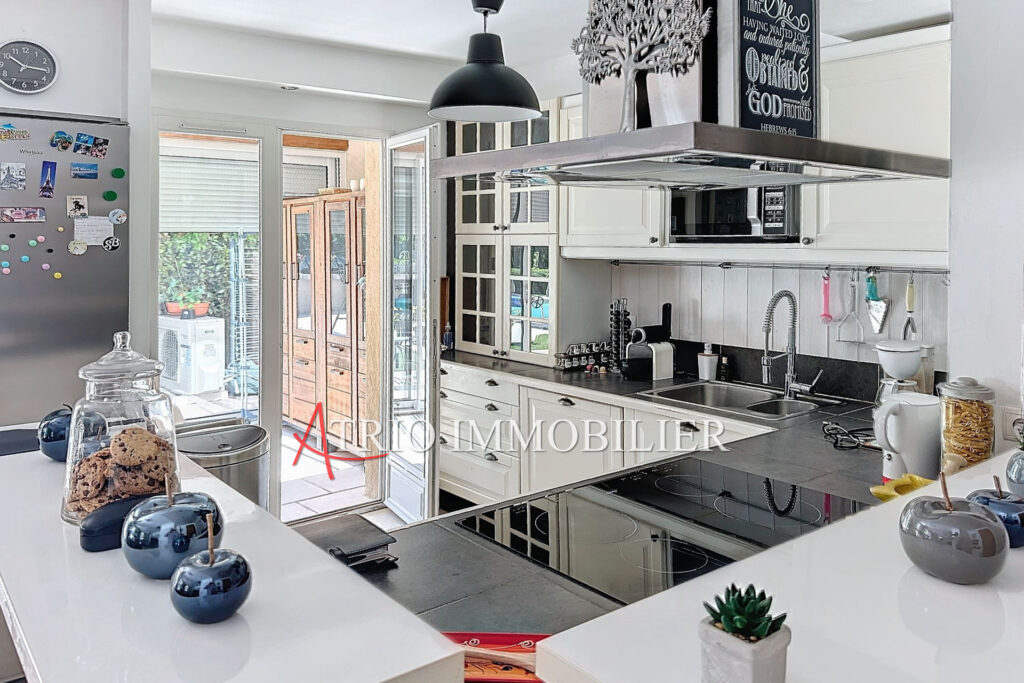 Superbe Maison Calme Piscine Terrasse 4 chambres ! – 5 pièces – 4 chambres – 4  – 120.00 m²