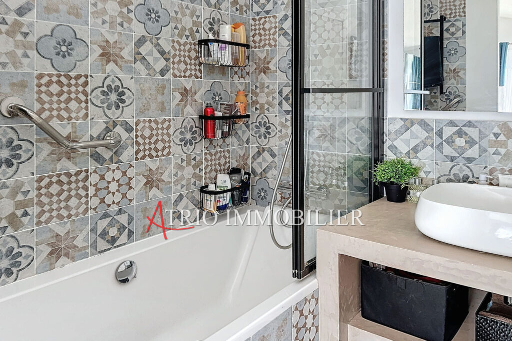 Superbe Maison Calme Piscine Terrasse 4 chambres ! – 5 pièces – 4 chambres – 4  – 120.00 m²