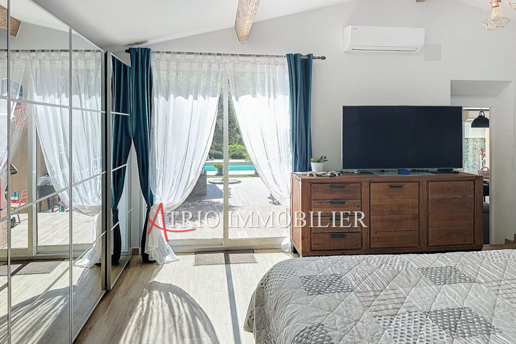 Superbe Maison Calme Piscine Terrasse 4 chambres ! – 5 pièces – 4 chambres – 4  – 120.00 m²