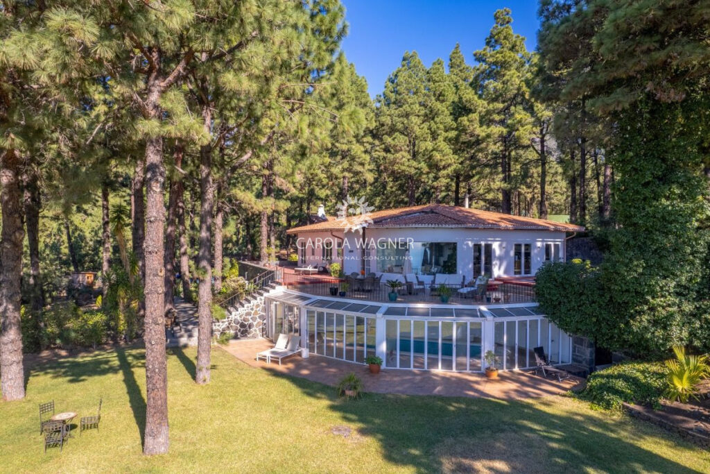 vente propriété 12 Pièce(s) – 12 pièces – 8 chambres – 4  – 550.00 m²