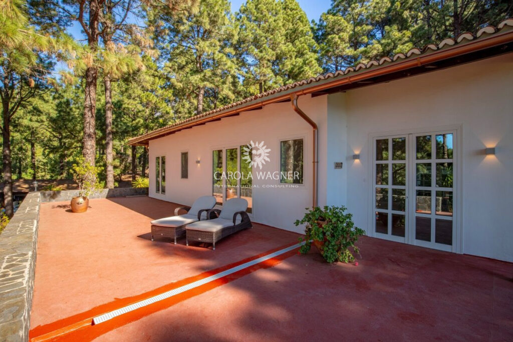 vente propriété 12 Pièce(s) – 12 pièces – 8 chambres – 4  – 550.00 m²