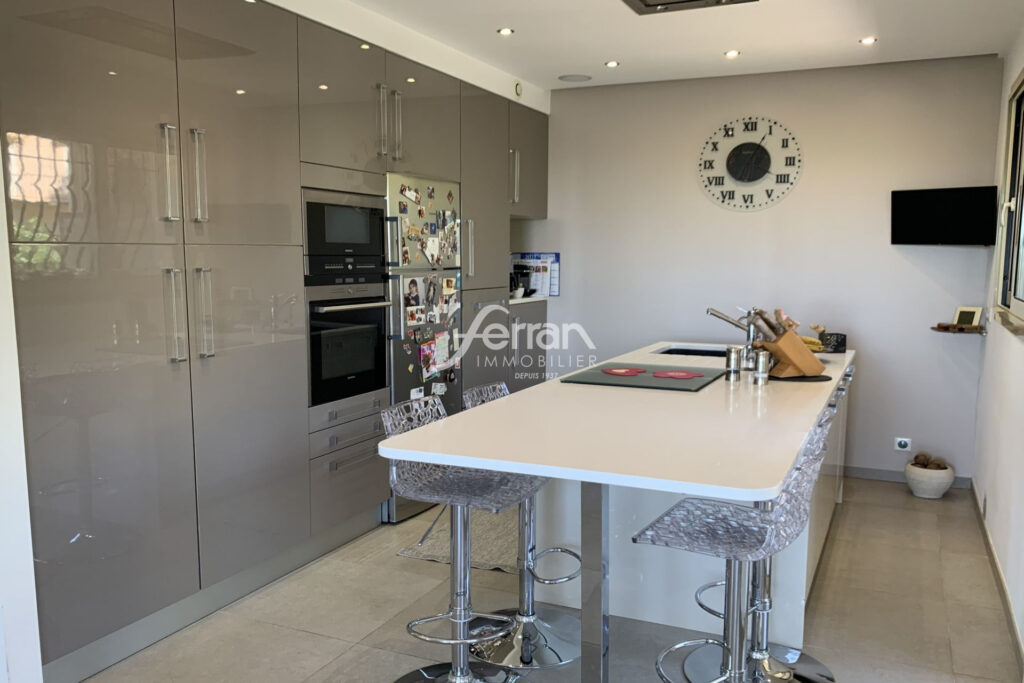 Draguignan, à vendre T6 d’environ 160 m², jardin d’environ 600 – 6 pièces – 4 chambres – 150.00 m²