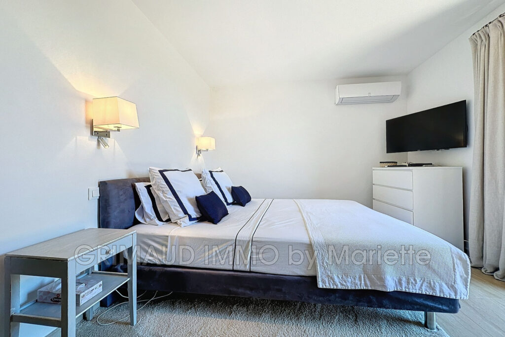 belle proprieté avec vue panoramique de plain pied sur 2,5 ha  – 6 pièces – 4 chambres – 4  – 200.00 m²