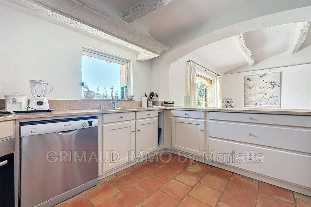 belle proprieté avec vue panoramique de plain pied sur 2,5 ha  – 6 pièces – 4 chambres – 4  – 200.00 m²