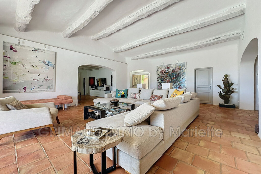 belle proprieté avec vue panoramique de plain pied sur 2,5 ha  – 6 pièces – 4 chambres – 4  – 200.00 m²