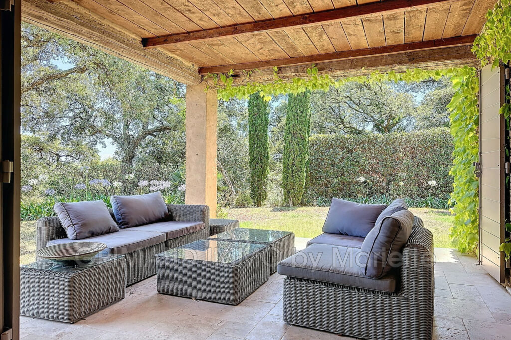 belle proprieté avec vue panoramique de plain pied sur 2,5 ha  – 6 pièces – 4 chambres – 4  – 200.00 m²