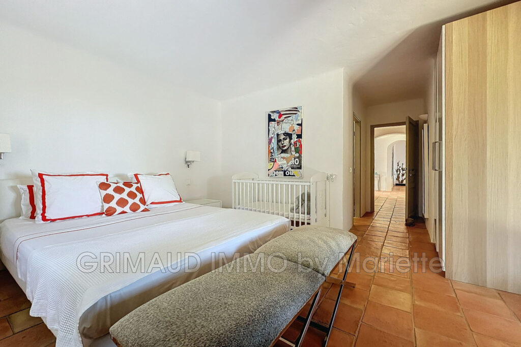 belle proprieté avec vue panoramique de plain pied sur 2,5 ha  – 6 pièces – 4 chambres – 4  – 200.00 m²