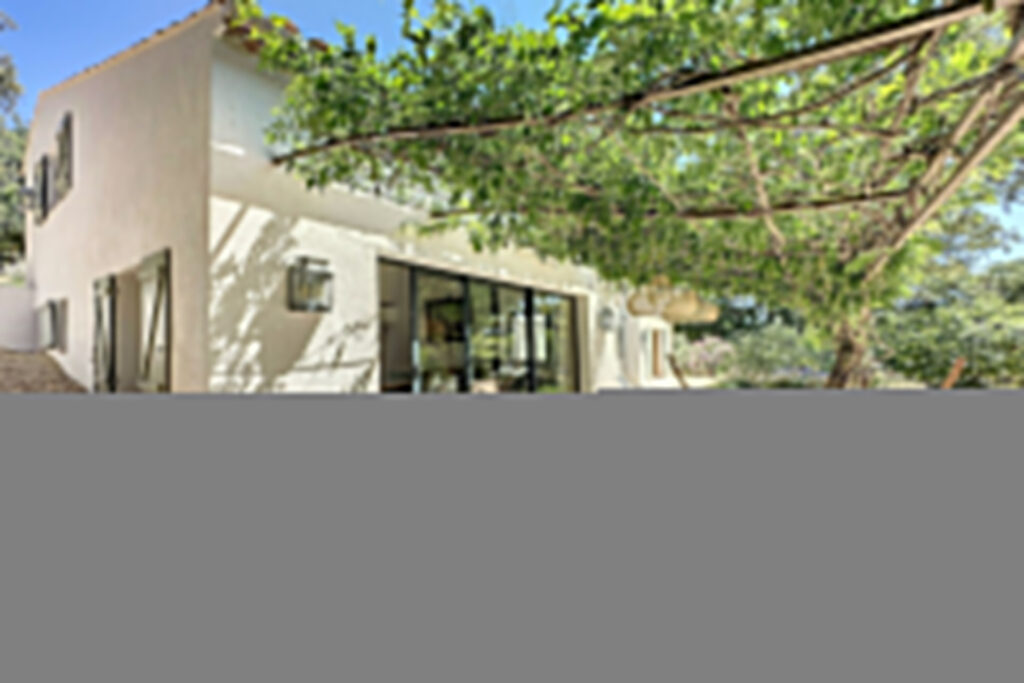 belle maison avec 3 chambres, piscine et au calme avec grand t – 5 pièces – 3 chambres – 4  – 180.00 m²