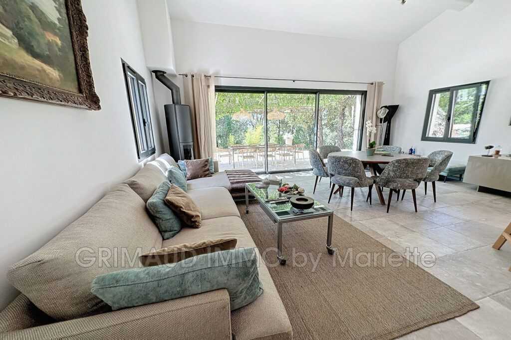 belle maison avec 3 chambres, piscine et au calme avec grand t – 5 pièces – 3 chambres – 4  – 180.00 m²