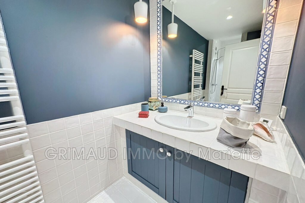 belle maison avec 3 chambres, piscine et au calme avec grand t – 5 pièces – 3 chambres – 4  – 180.00 m²