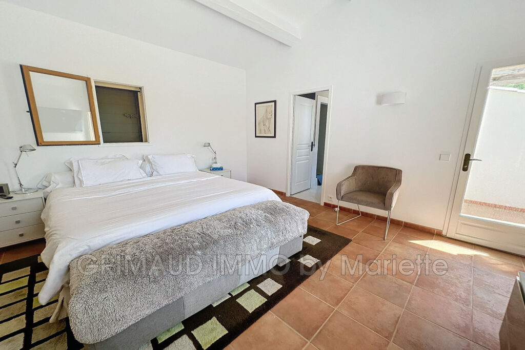 belle maison avec 3 chambres, piscine et au calme avec grand t – 5 pièces – 3 chambres – 4  – 180.00 m²