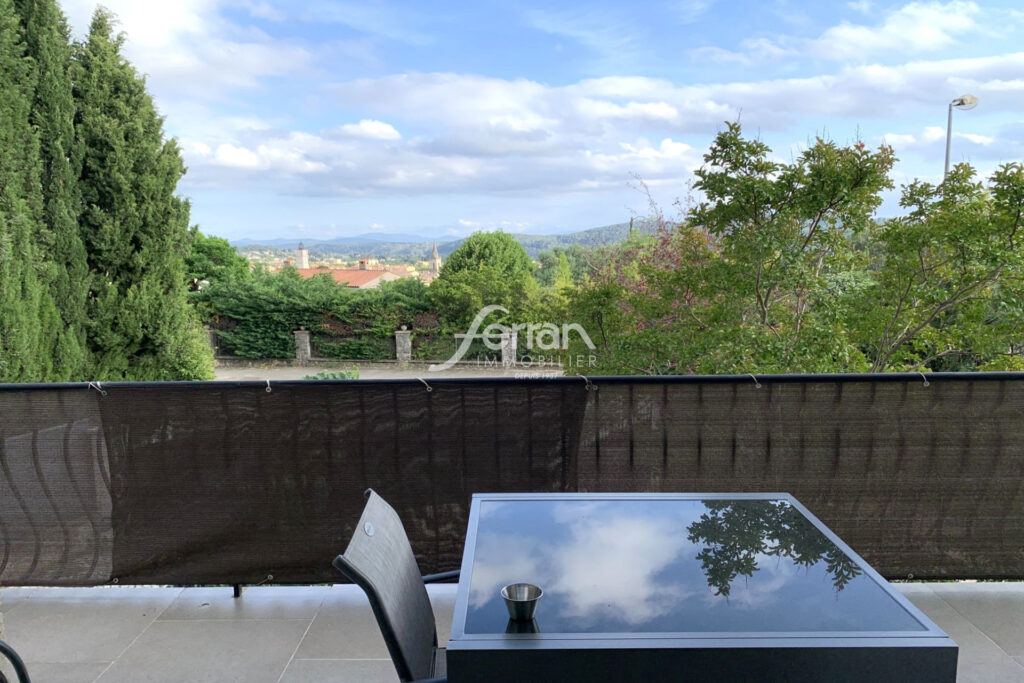 Draguignan, maison de 6 pièces sur terrain de 600 m2, piscine  – 6 pièces – 4 chambres – 150.00 m²