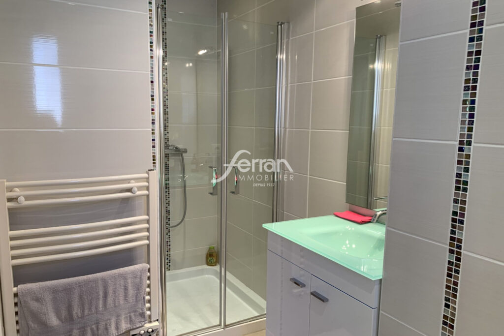 Draguignan, maison de 6 pièces sur terrain de 600 m2, piscine  – 6 pièces – 4 chambres – 150.00 m²