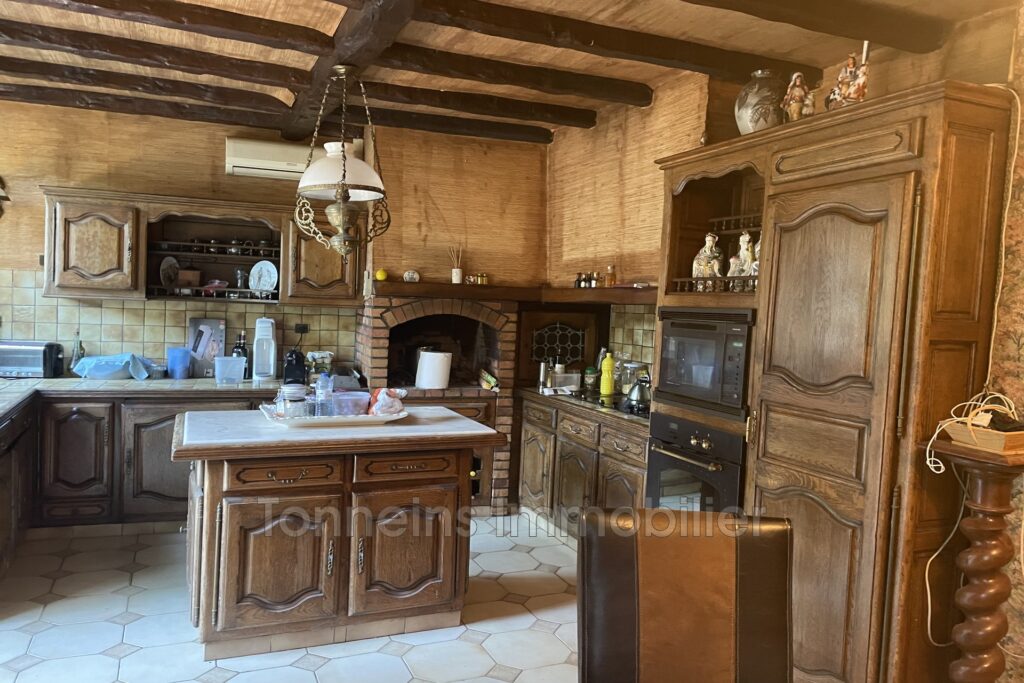 Lot Maison de maître et 2 maisons piscine – 8 pièces – 4 chambres – 4  – 176.73 m²