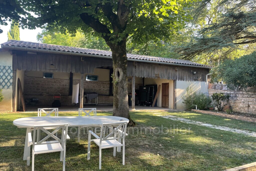 Lot Maison de maître et 2 maisons piscine – 8 pièces – 4 chambres – 4  – 176.73 m²