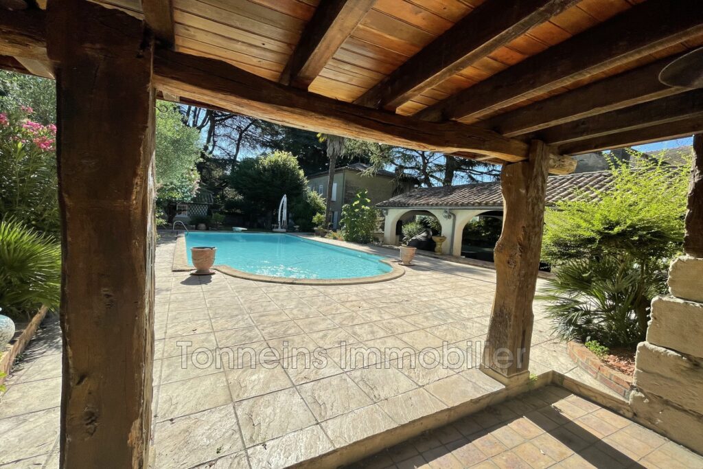 Lot Maison de maître et 2 maisons piscine – 8 pièces – 4 chambres – 4  – 176.73 m²