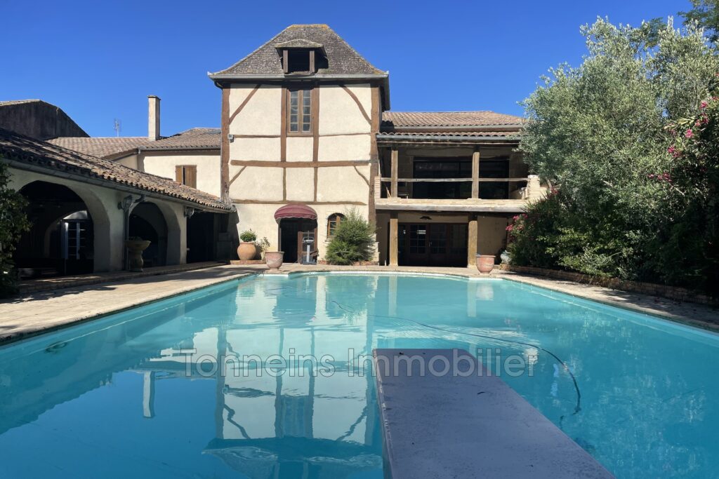Lot Maison de maître et 2 maisons piscine – 8 pièces – 4 chambres – 4  – 176.73 m²