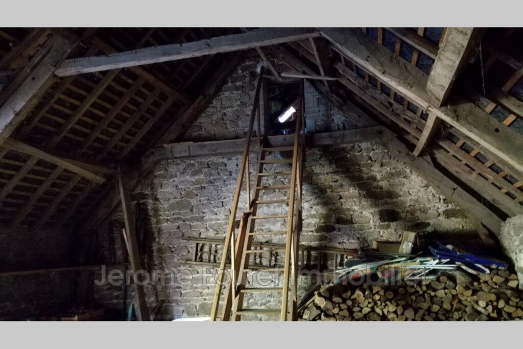 MAISON-GRANGE en pierres à 15mn au nord d’EGLETONS … – 4 pièces – NR chambres – 4  – 70.00 m²