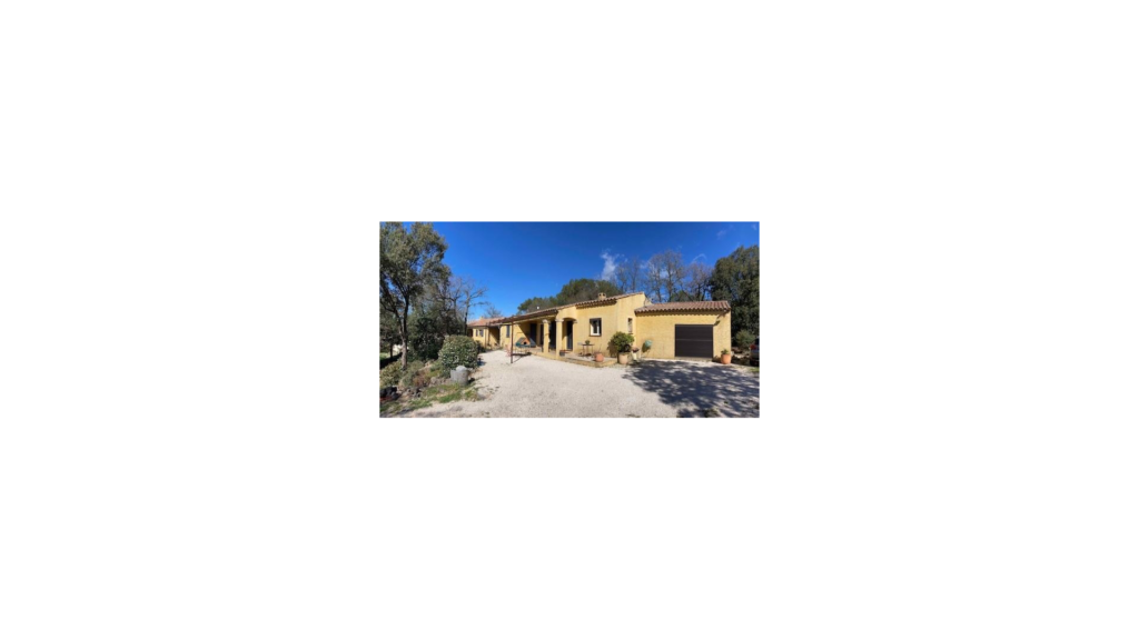 Une villa composée de deux habitations sur Saint Maximin – 8 pièces – 6 chambres – 6  – 206 m²