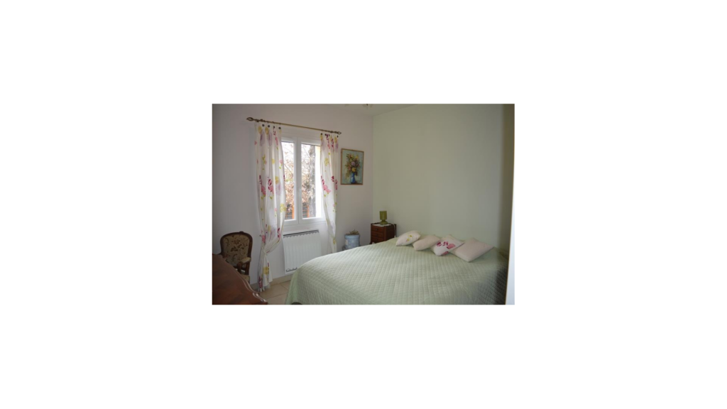 Une villa composée de deux habitations sur Saint Maximin – 8 pièces – 6 chambres – 6  – 206 m²