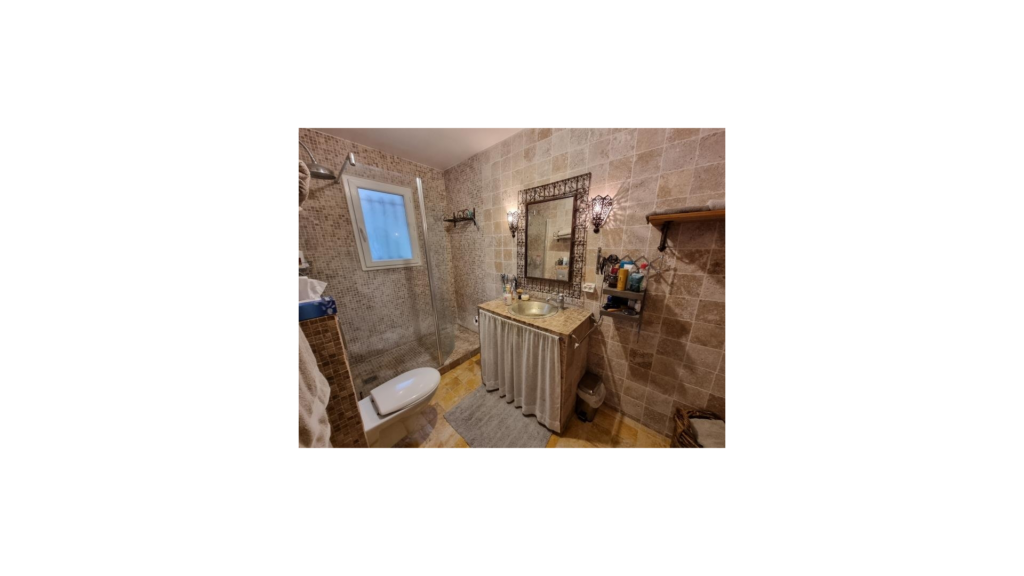 Une villa composée de deux habitations sur Saint Maximin – 8 pièces – 6 chambres – 6  – 206 m²