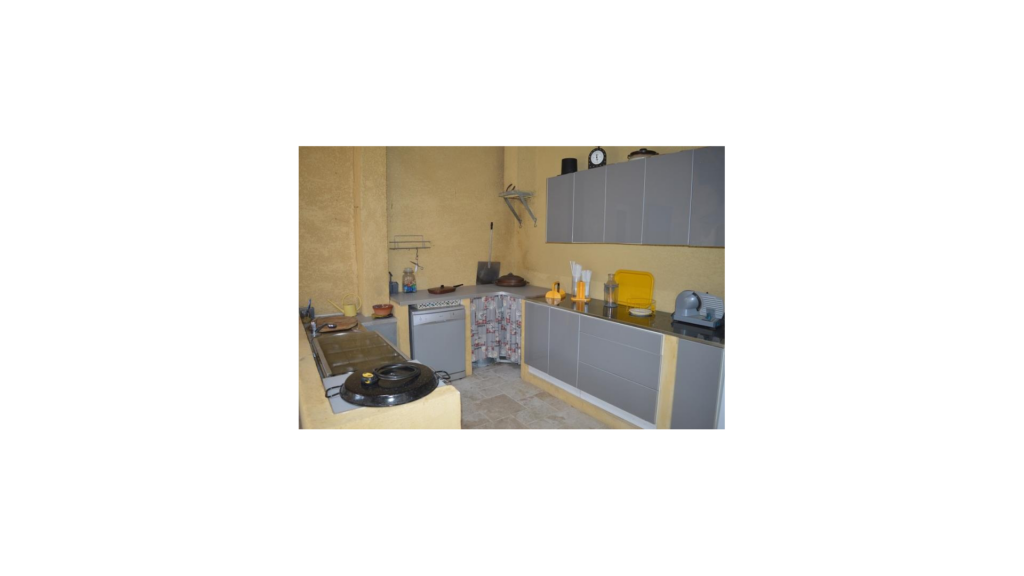 Une villa composée de deux habitations sur Saint Maximin – 8 pièces – 6 chambres – 6  – 206 m²