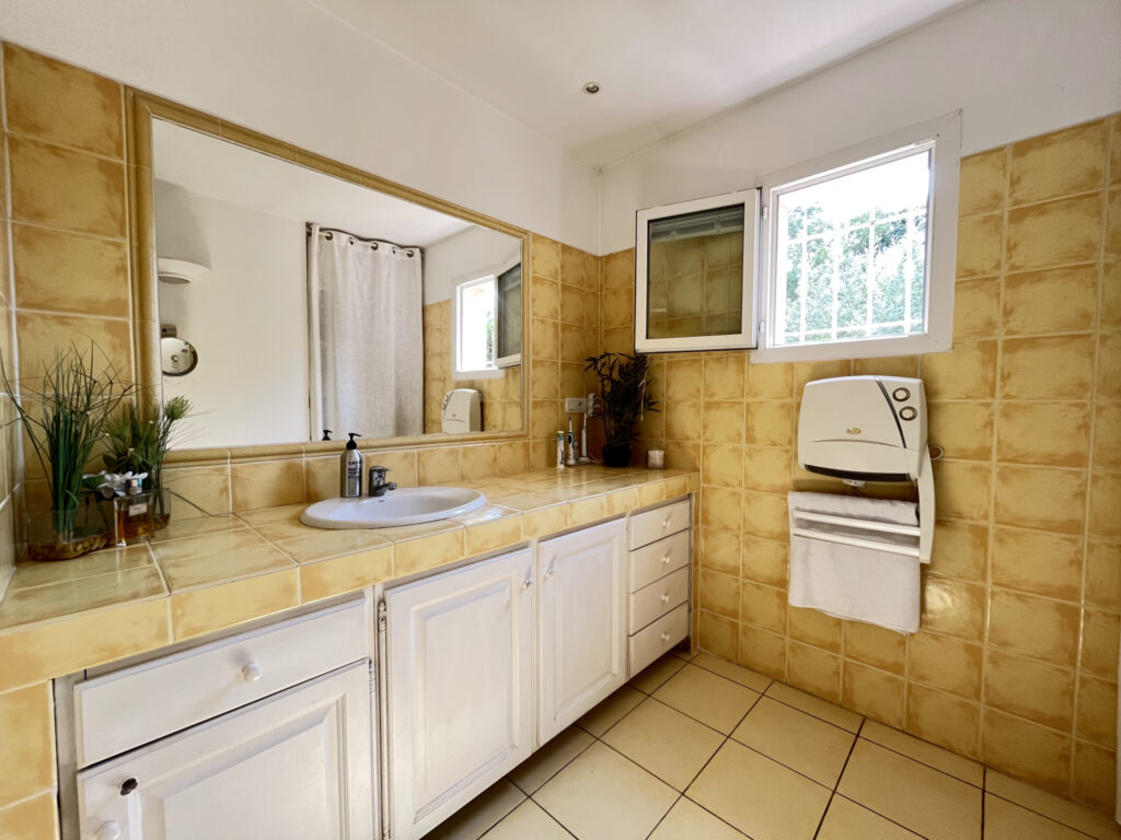 Villa individuelle avec piscine – 7 pièces – 5 chambres – 6  – 155 m²