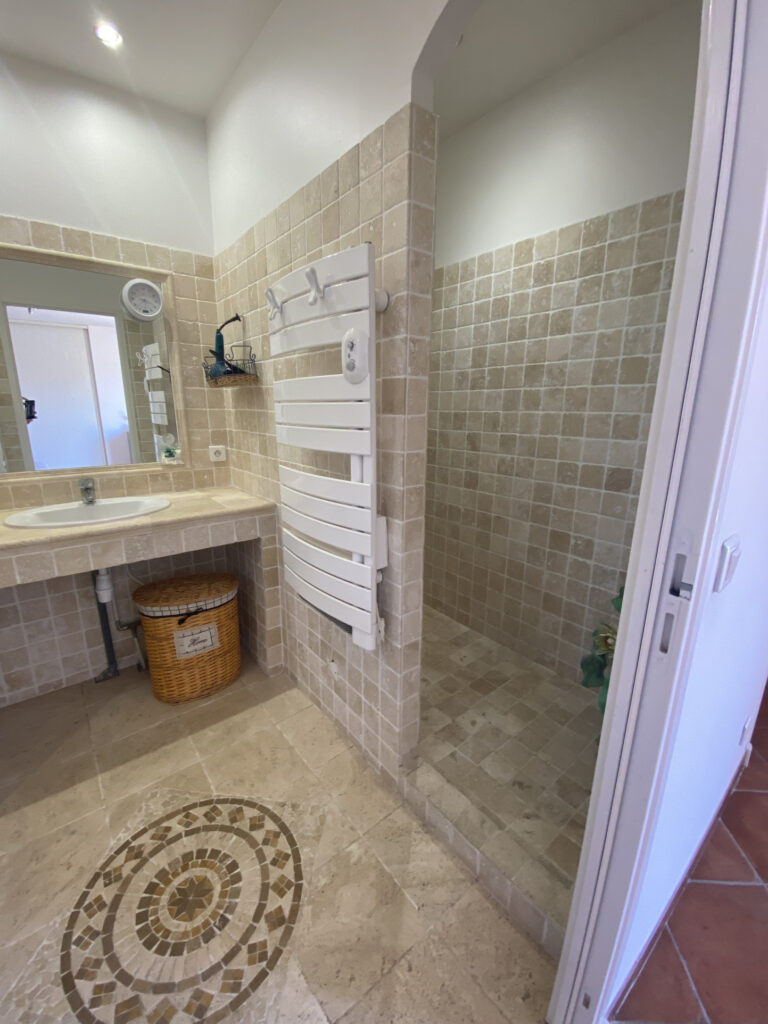 Villa individuelle avec piscine – 5 pièces – 3 chambres – 6  – 155 m²