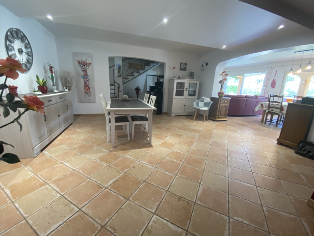 Villa individuelle avec piscine – 5 pièces – 3 chambres – 6  – 155 m²