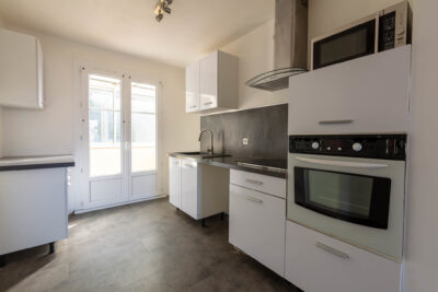 DERNIER ETAGE BEL APPARTEMENT T3/T4 TOULON OUEST garage – 4 pièces – 3 chambres – 61.6 m²