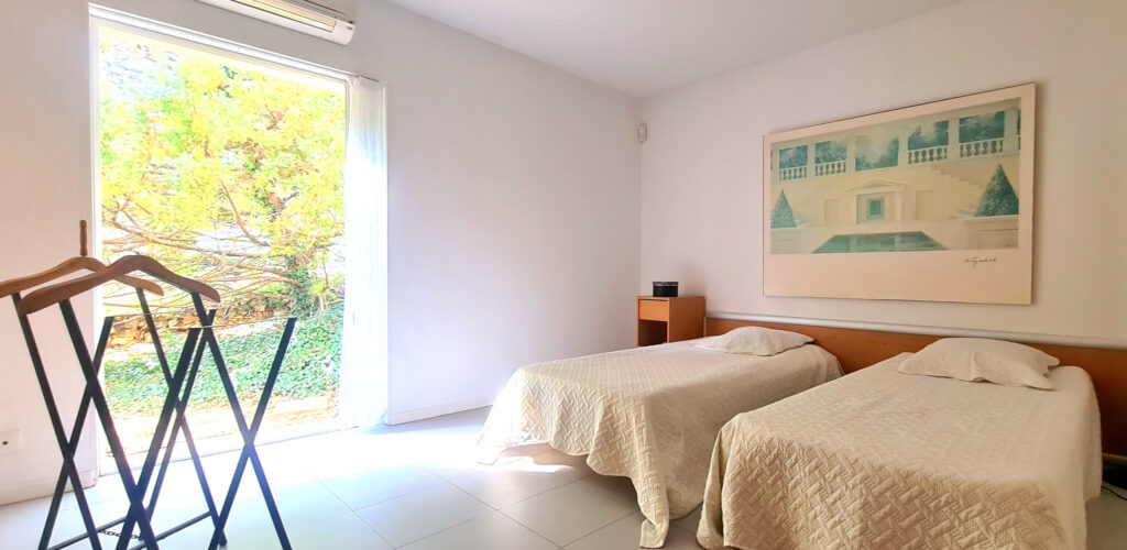 Villa d’architecte avec piscine  – 5 pièces – 3 chambres – 6  – 190 m²