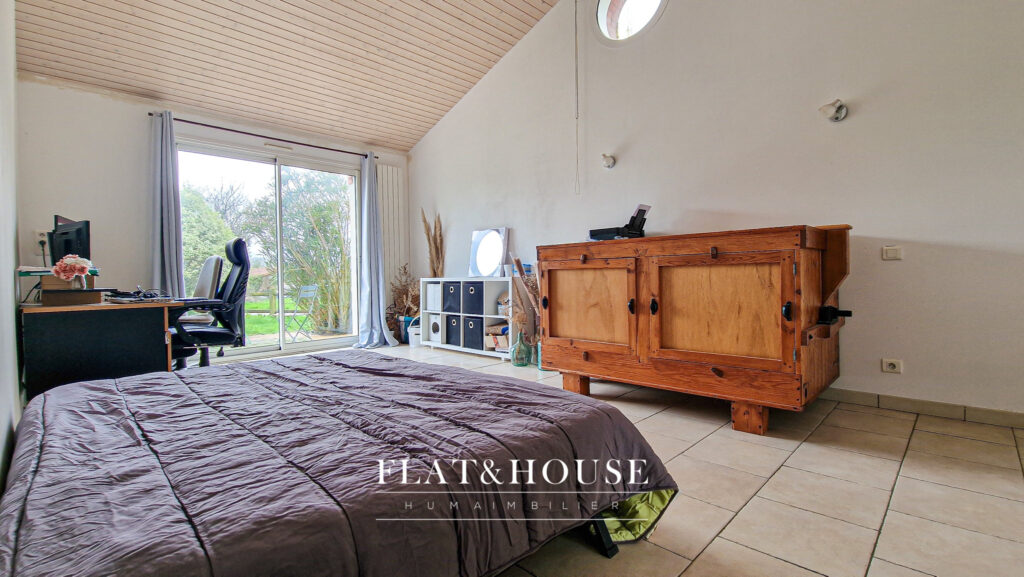 LUMINEUSE LONGÈRE PIERRE AVEC VUE 140M2 | PLAFOND CATHÉDRALE – 6 pièces – 4 chambres – 6  – 140 m²