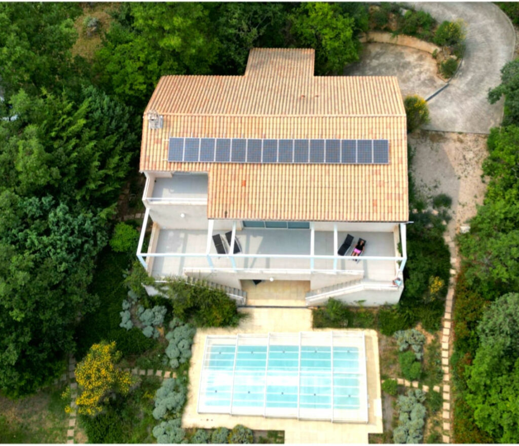 Villa d’architecte avec piscine  – 5 pièces – 3 chambres – 6  – 190 m²