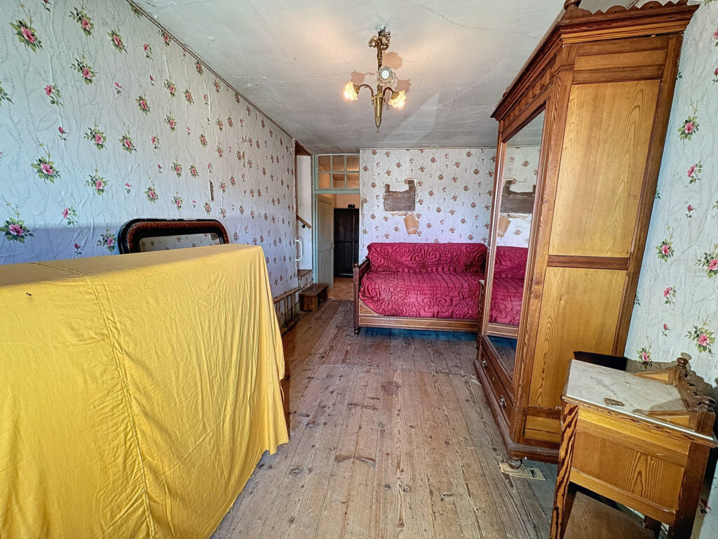 Maison Rustique de 1787, Spacieuse et Pleine de Caractère ! – 6 pièces – 4 chambres – 6  – 176 m²