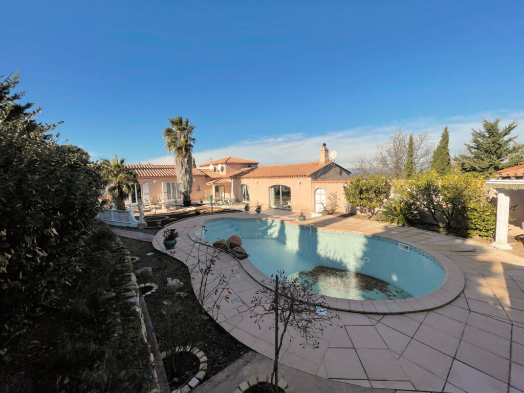 Maison 7 pièces sur terrain de 3850m2  – 7 pièces – 4 chambres – NR  – 269 m²