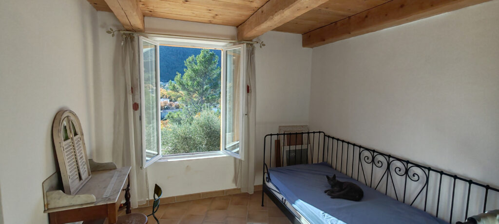 A vendre : ‘Le Mas des Oliviers’. – 8 pièces – 6 chambres – 6  – 206 m²