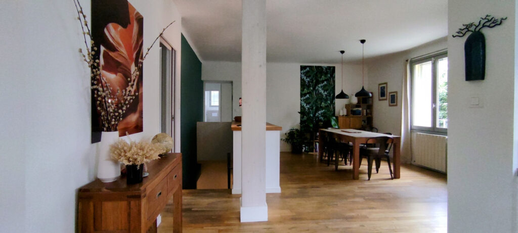 PROPRIÉTÉ ANSOUIS – 6 pièces – 4 chambres – 4  – 151.77 m²