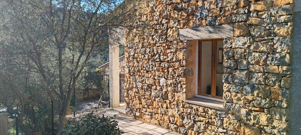 A vendre : ‘Le Mas des Oliviers’. – 8 pièces – 6 chambres – 6  – 206 m²