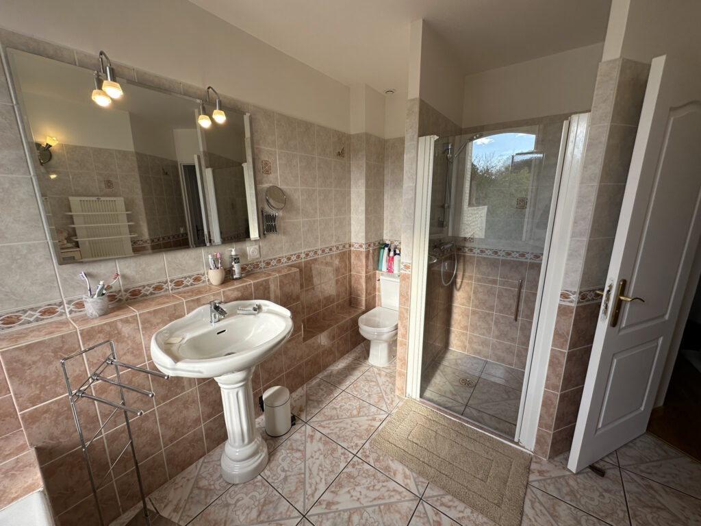 Le Boulou – Appartement 3 pièces 110m2 avec cour de 50m2 – 3 pièces – 2 chambres – NR  – 110 m²