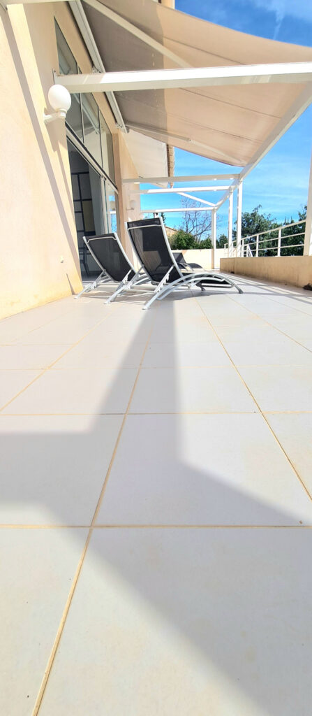 Villa d’architecte avec piscine  – 5 pièces – 3 chambres – 6  – 190 m²