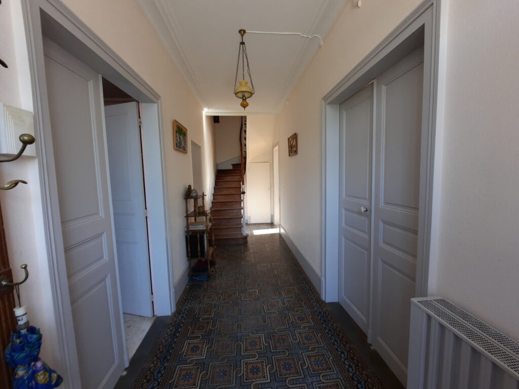 Entre Joigny et Migennes – 7 pièces – 4 chambres – NR  – 127.8 m²