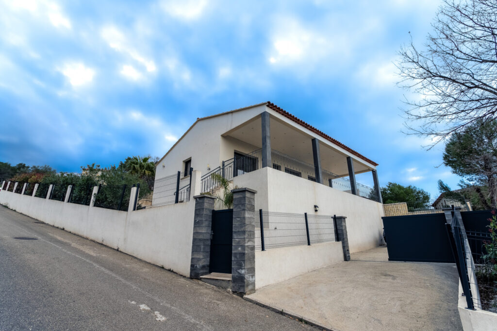 Maison 130m2 sur parcelle de 1000m2, 4 chambres avec piscine – 5 pièces – 4 chambres – 6  – 132 m²