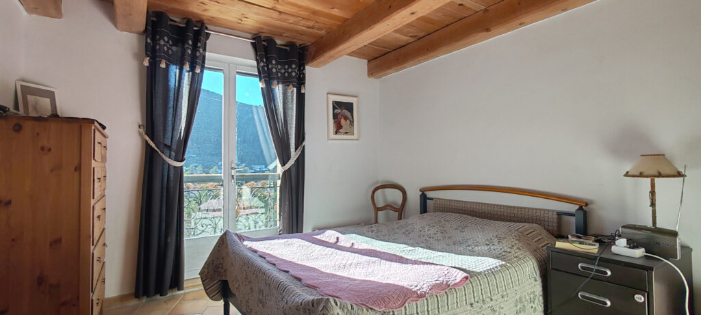 A vendre : ‘Le Mas des Oliviers’. – 8 pièces – 6 chambres – 6  – 206 m²