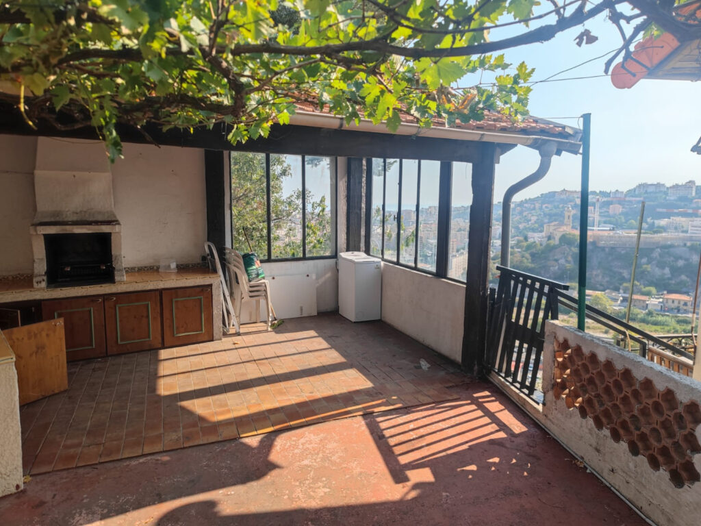 EXCELLENT POTENTIEL POUR CE HAUT DE VILLA DE 52 M2 avec BALC – 2 pièces – 1 chambre – 10  – 52 m²